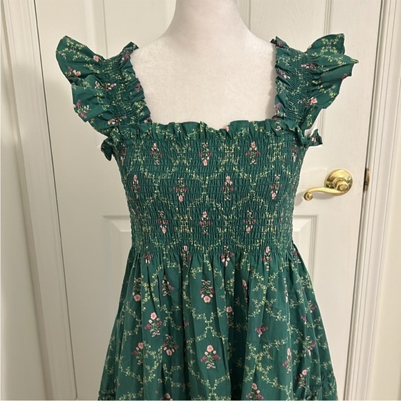 Hill House Ellie Nap Dress in Emerald Trellis Floral
Size XS - Picture 6 of 11